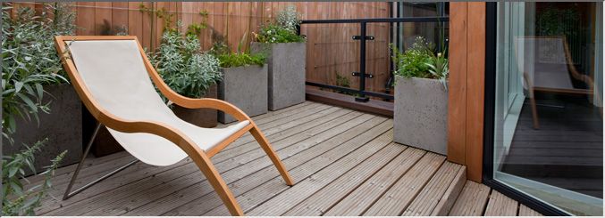 Decking-in-modern-garden